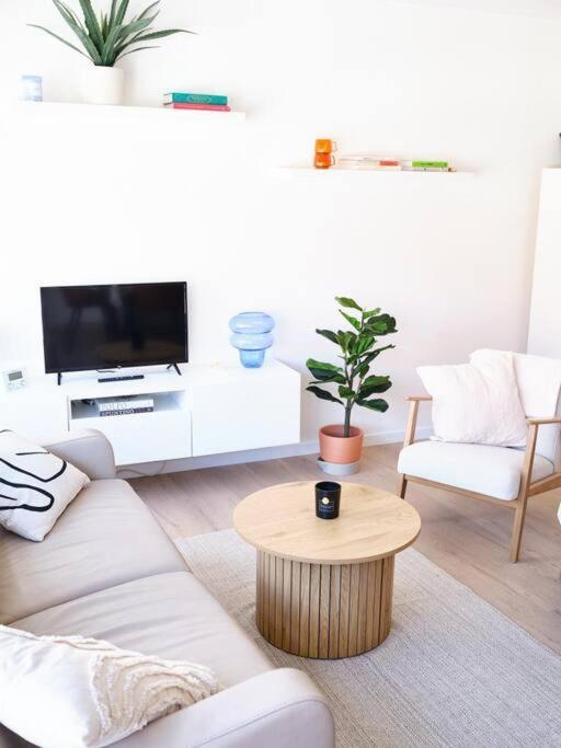 Hugo By The Harbor, Light-Filled And Centrally Located Apartment - Free Parking Ostende Exterior foto